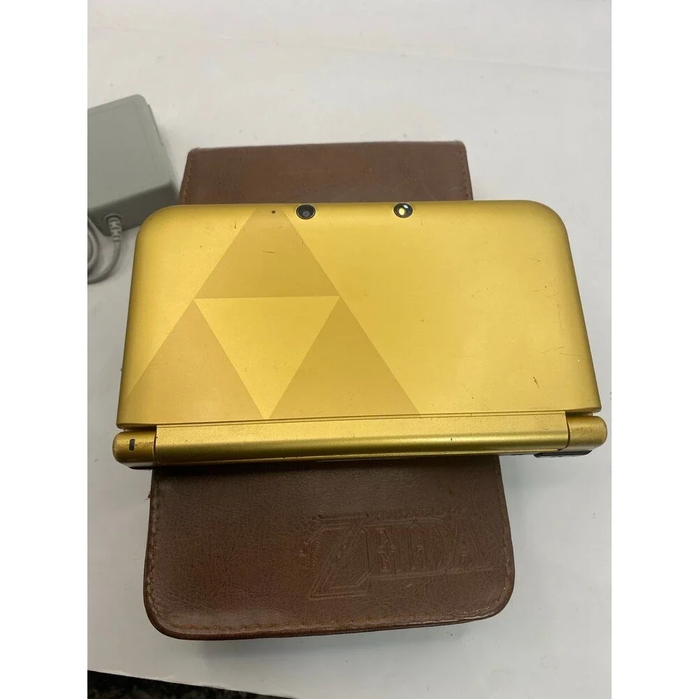 Gold Triforce Nintendo 3DS XL The Legend of Zelda A Link Between Worlds + case